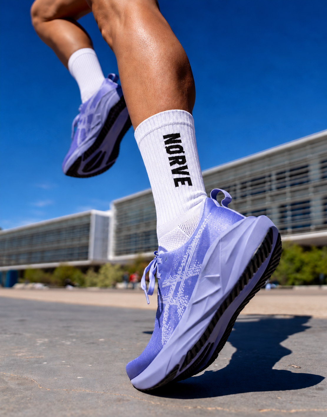 Chaussette de running à orteils NØRVE blanche portée